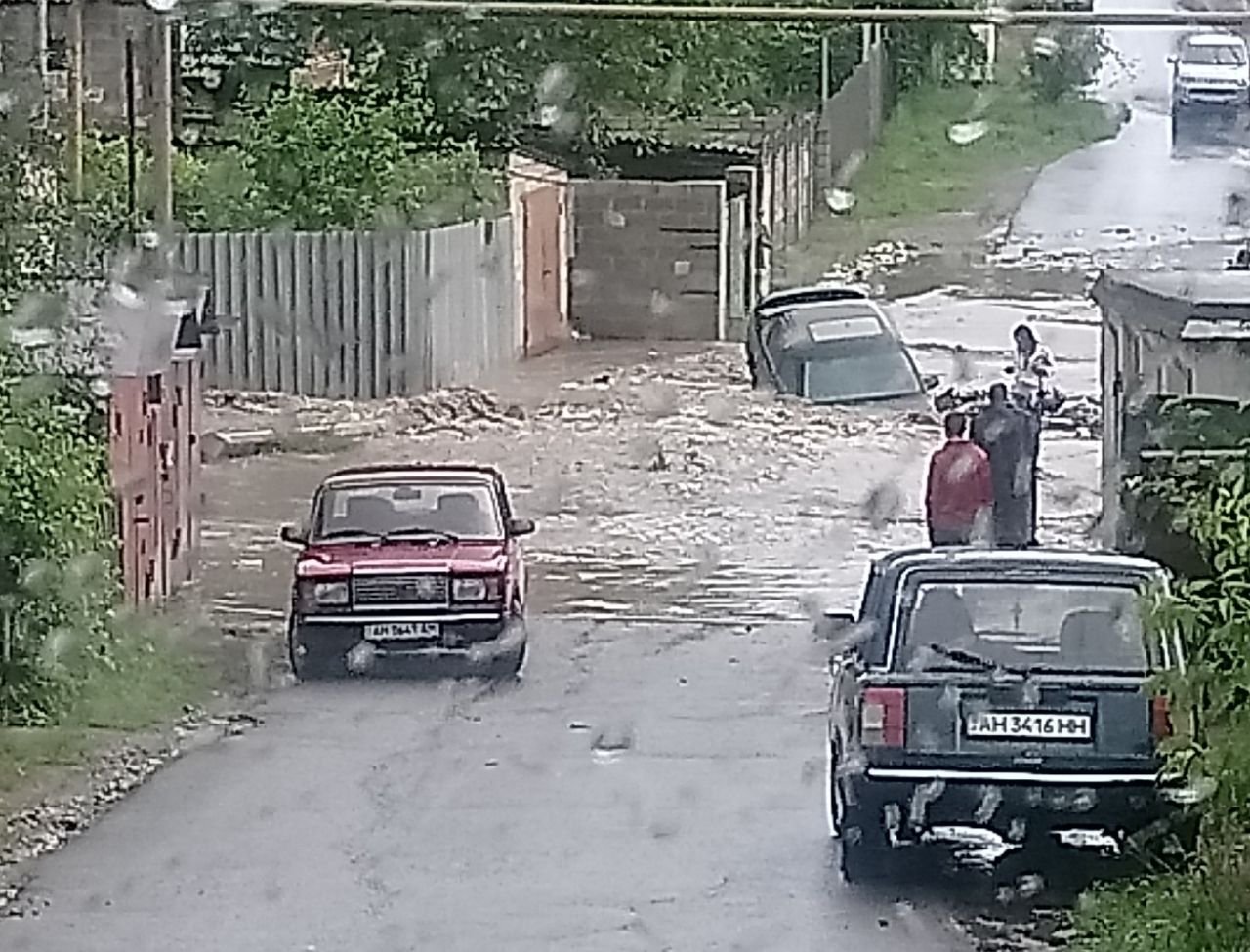 На Новоселівці машина провалилася під воду, - ФОТОФАКТ