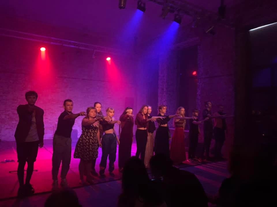 Istage: как режиссер из Лондона узнавала, какие проблемы волнуют мариупольскую молодежь, - ФОТО
