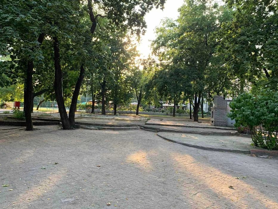 В Городском саду в Мариуполе выставили на продажу лакомый кусок земли, - ФОТО