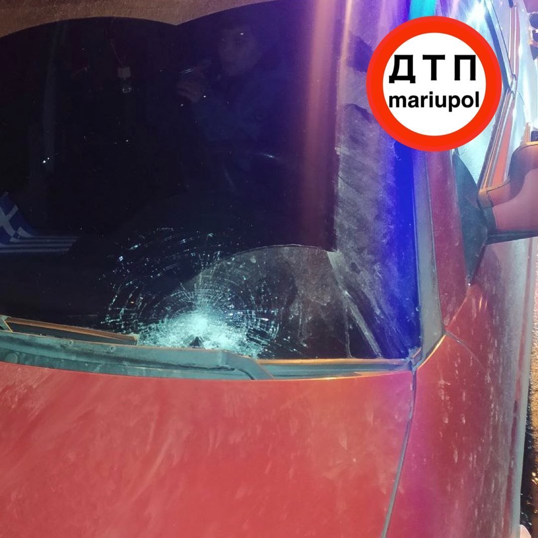 В Мариуполе автомобиль сбил женщину 
