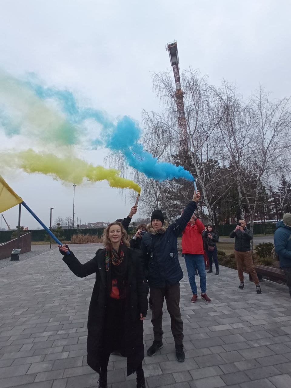День Единения. Мариупольцы спели гимн в центре города, - ФОТОРЕПОРТАЖ