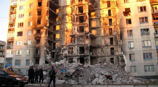 «Окопная метла» на страже дома и государства. Мариуполец рассказал, зачем ему оружие. - ФОТО