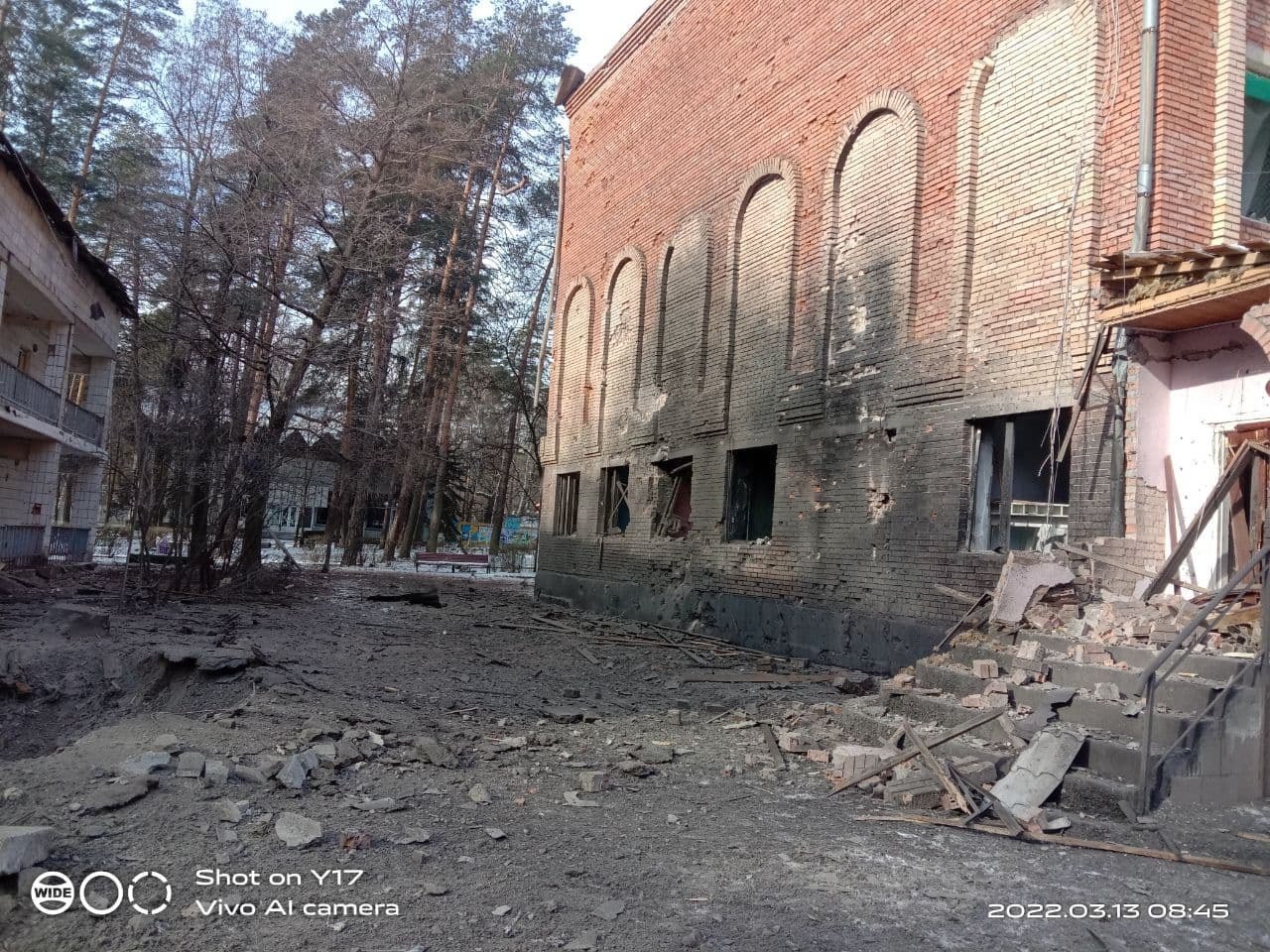 Російські війська обстріляли реактивною артилерією Святогірську лавру та дитячий санаторій