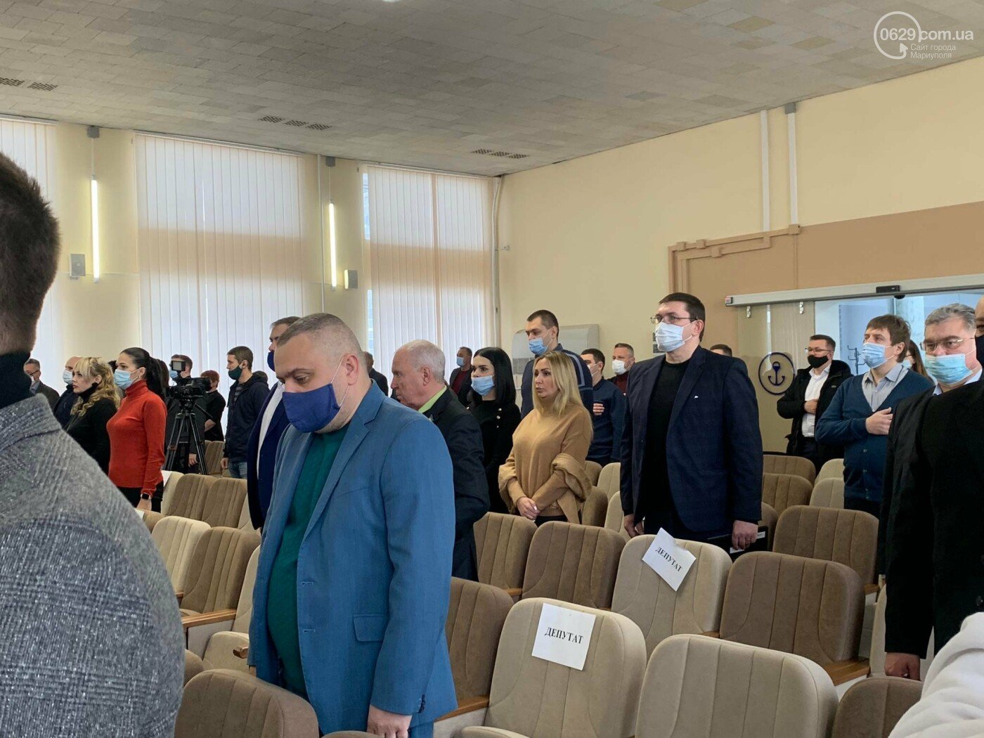 Маріупольська міська рада на позачерговій сесії виключила з лав депутатів ОПЗЖ та Шарія