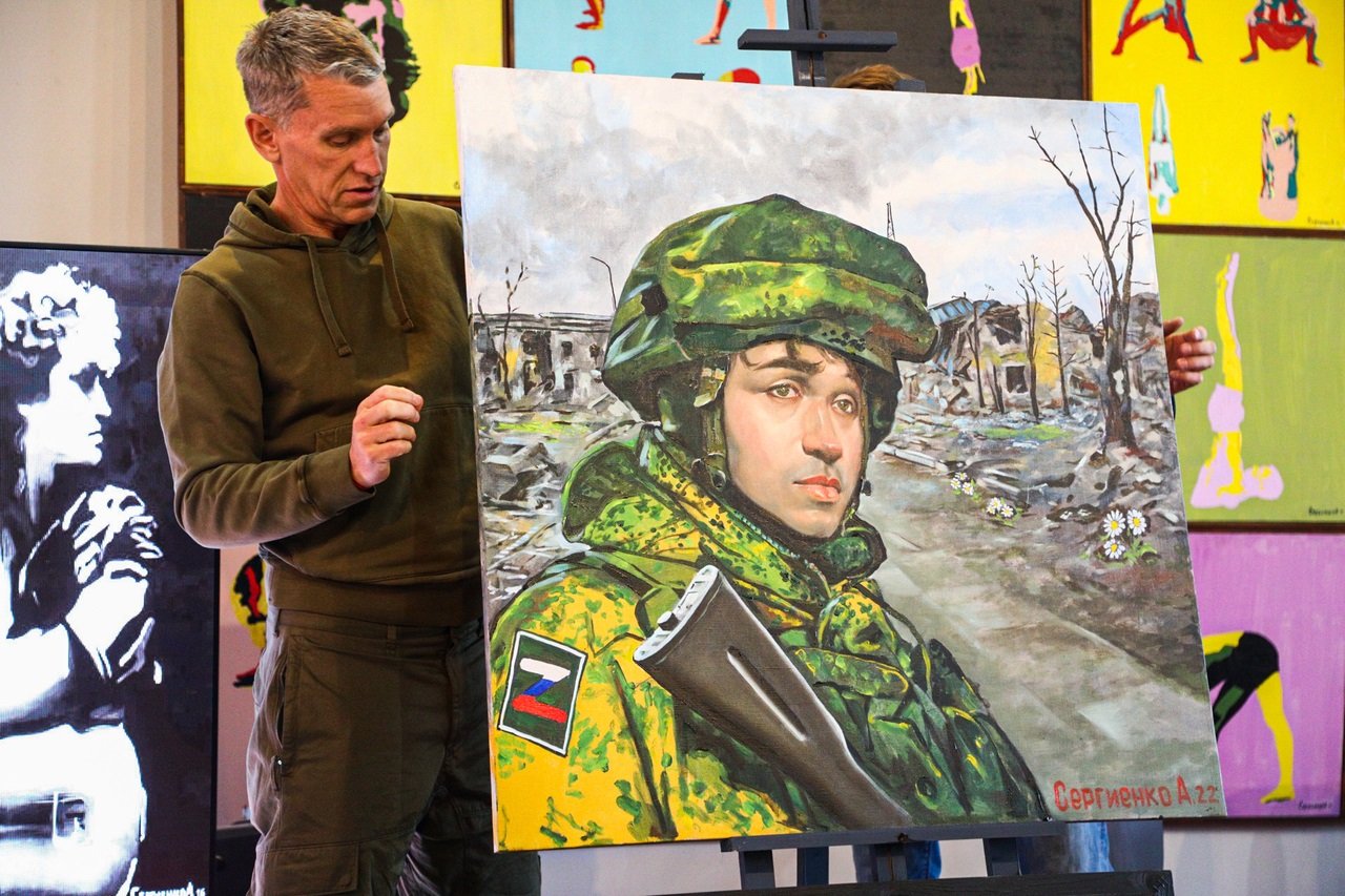 Російський художник намалював портрет Віктора Цоя у військовій формі на фоні зруйнованого Маріуполя, - ФОТО