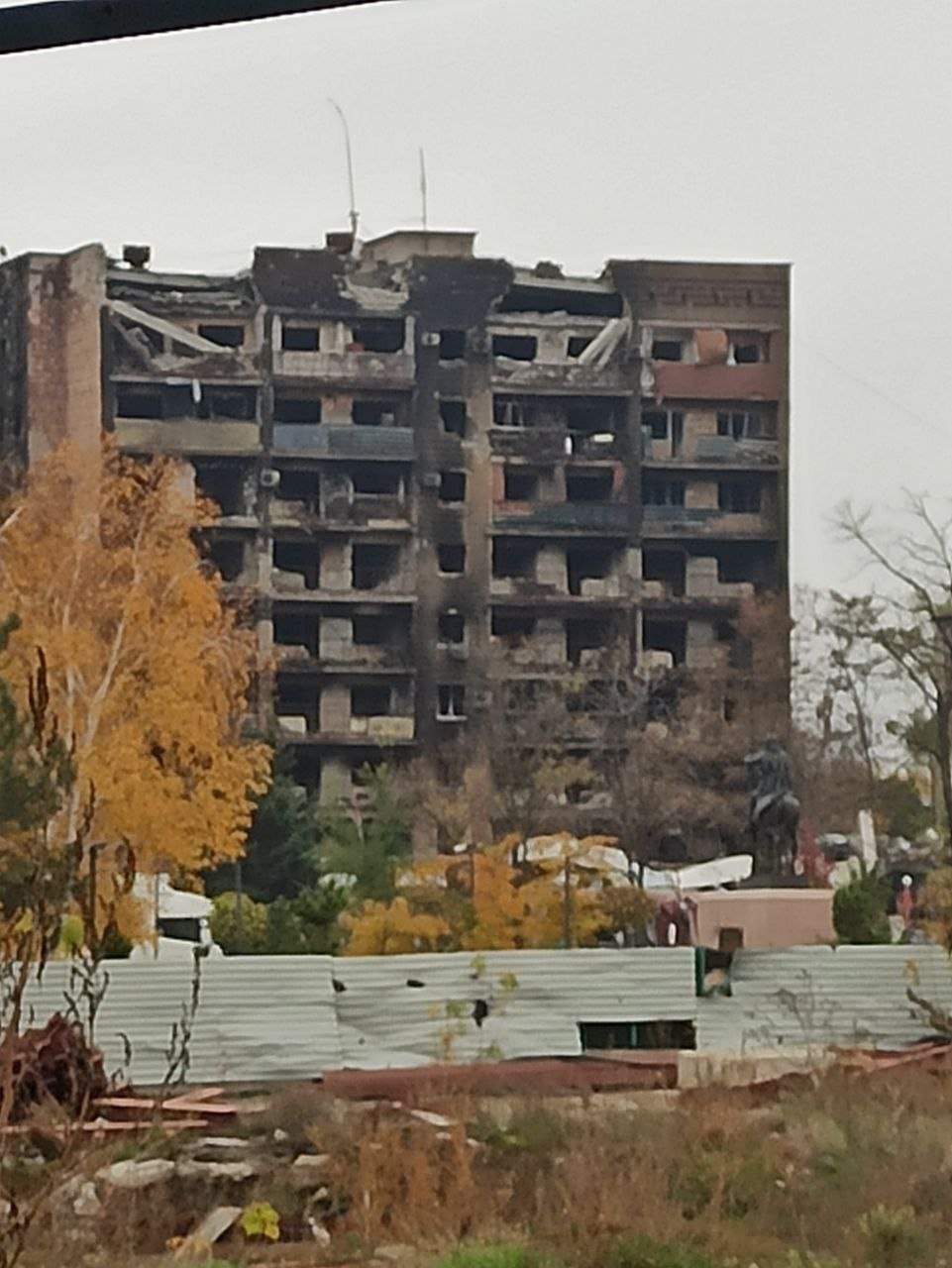 На що дивиться Олександр Невський в Маріуполі, - ФОТОФАКТ