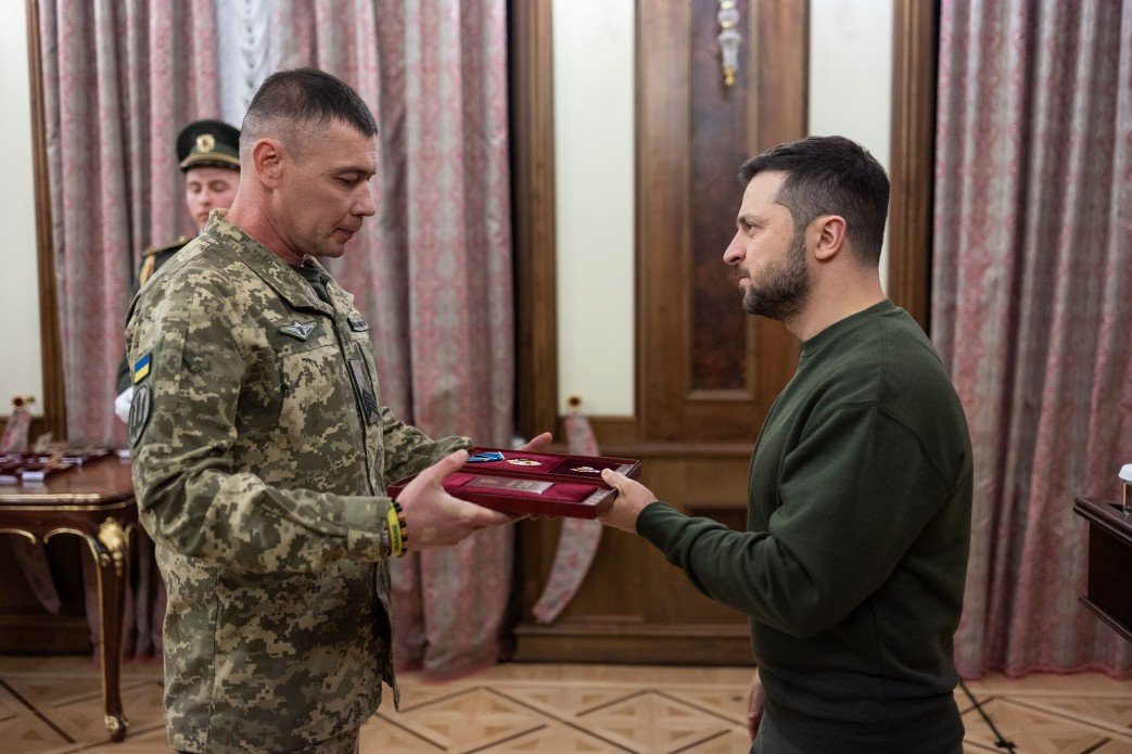 Президент Зеленський вручив нагороду очільнику патрульної поліції Маріуполя і Донетчини Михайлу Вершиніну, - ФОТО