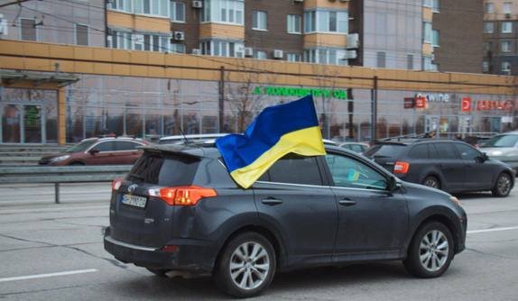 У Дніпрі пройшов автозабіг на підтримку полонених захисників Маріуполя, - ФОТО