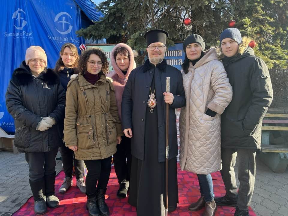 Донецька і Маріупольська єпархія ПЦУ вручила 400 подарунків дітям-переселенцям, - ФОТО