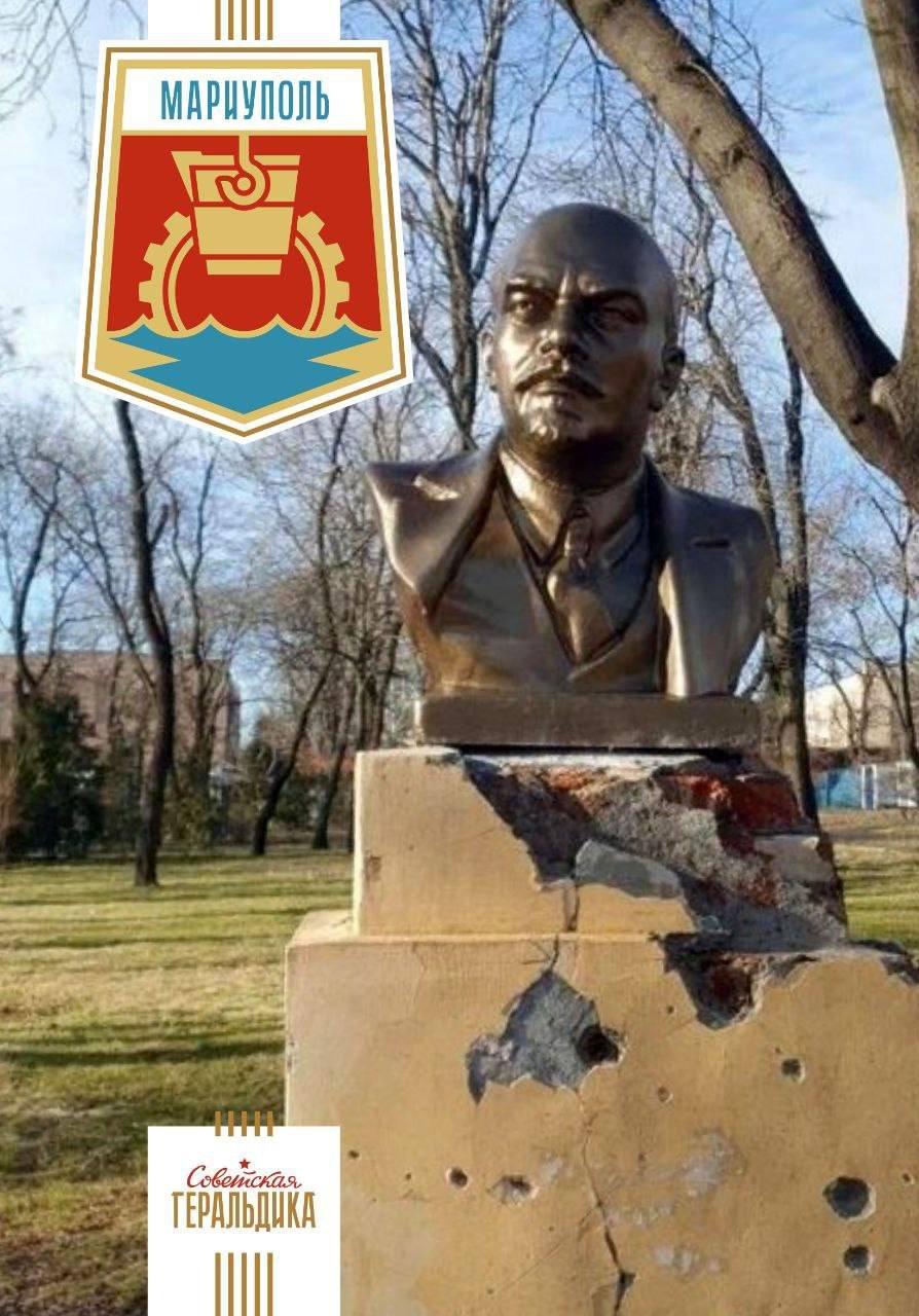 Росіяни в Маріуполі «повернули на місце»  те, чого там ніколи не було, - ФОТО