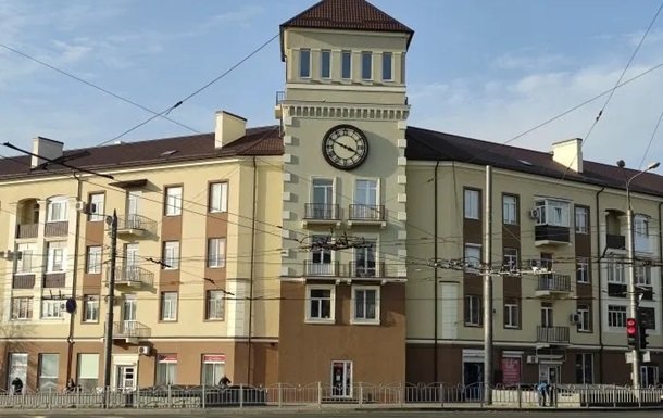 Як сьогодні виглядає відомий будинок з годинником в Маріуполі, - ФОТО