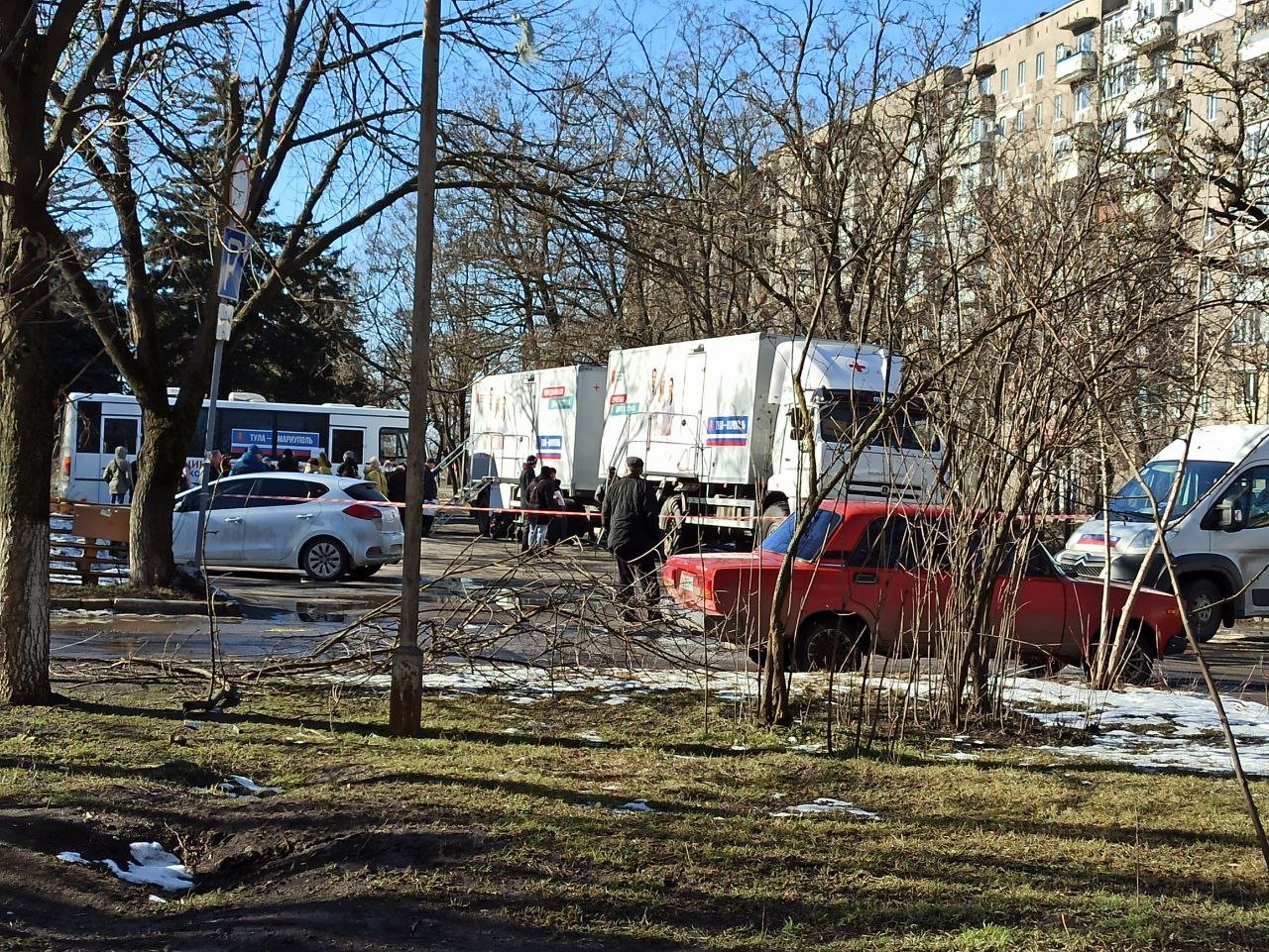 Черги з хворих. Як виглядає медицина в окупованому Маріуполі, - ФОТО