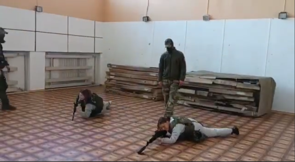 Окупанти вчать маріупольських дітей вбивати, - ВІДЕО