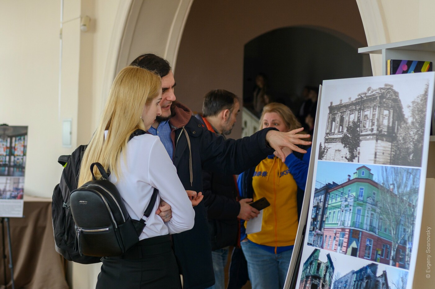 В Києві показали історичні пам'ятки Маріуполя, які знищила війна, - ФОТО