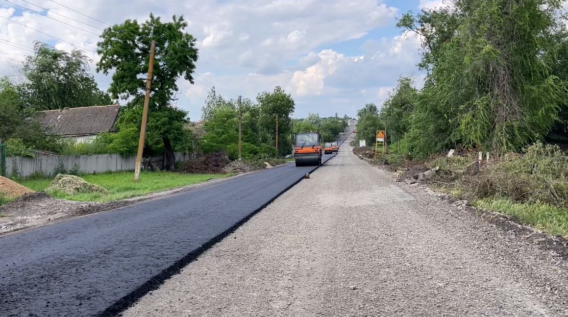 Окупанти поспішають відремонтувати трасу Амвросіївка – Маріуполь. Навіщо їм це потрібно, - ФОТО 