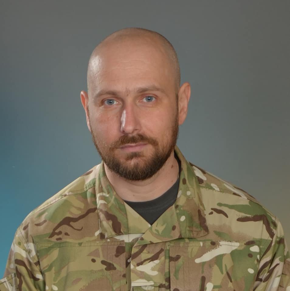 Сьогодні поховали героя України з Маріуполя Олега Катрича. Родина пів року чекала від влади меморіал і не дочекалась, - ФОТОРЕПОРТАЖ