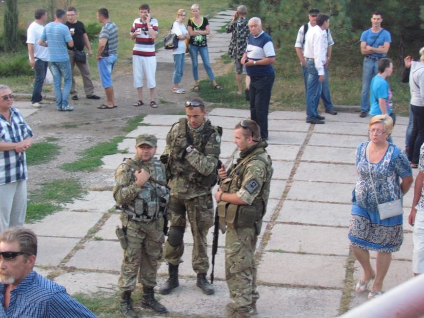 9 років тому маріупольці вийшли на перший багатотисячний мітинг проти агресії путіна. Як це було, – ФОТО