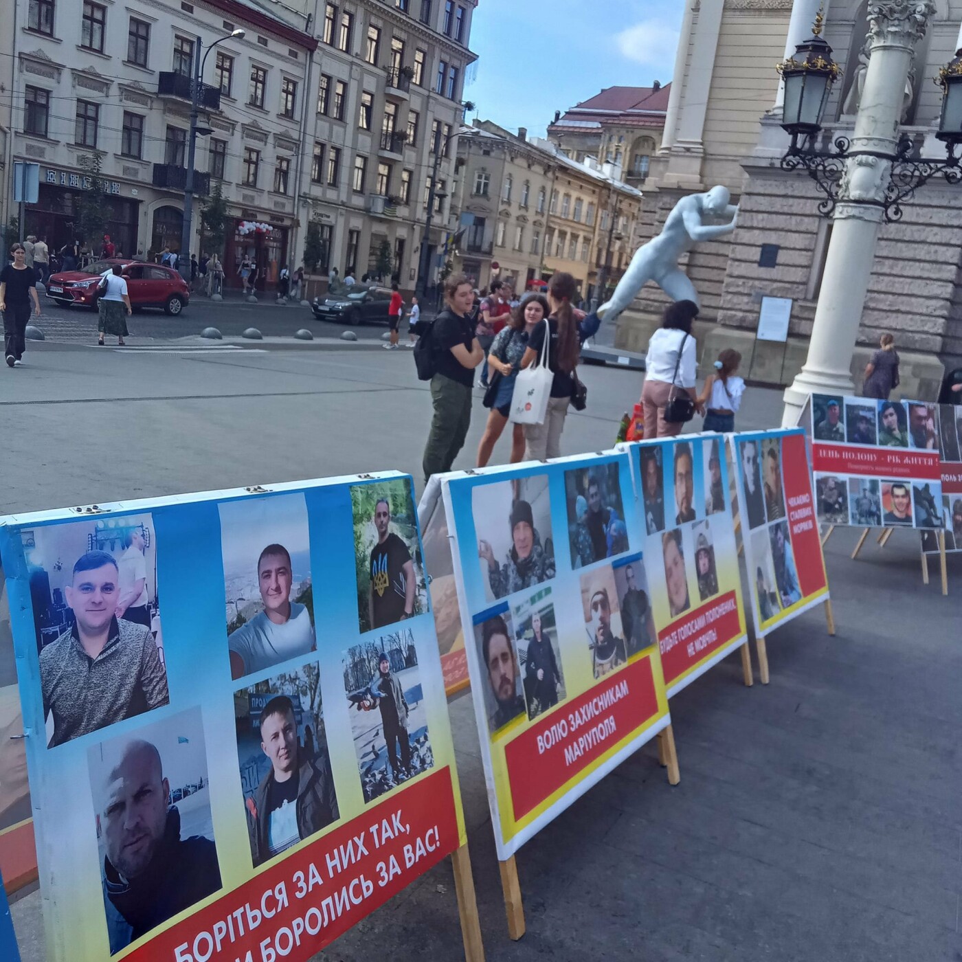 У Львові вимагали повернення з полону захисників Маріуполя, - ФОТО