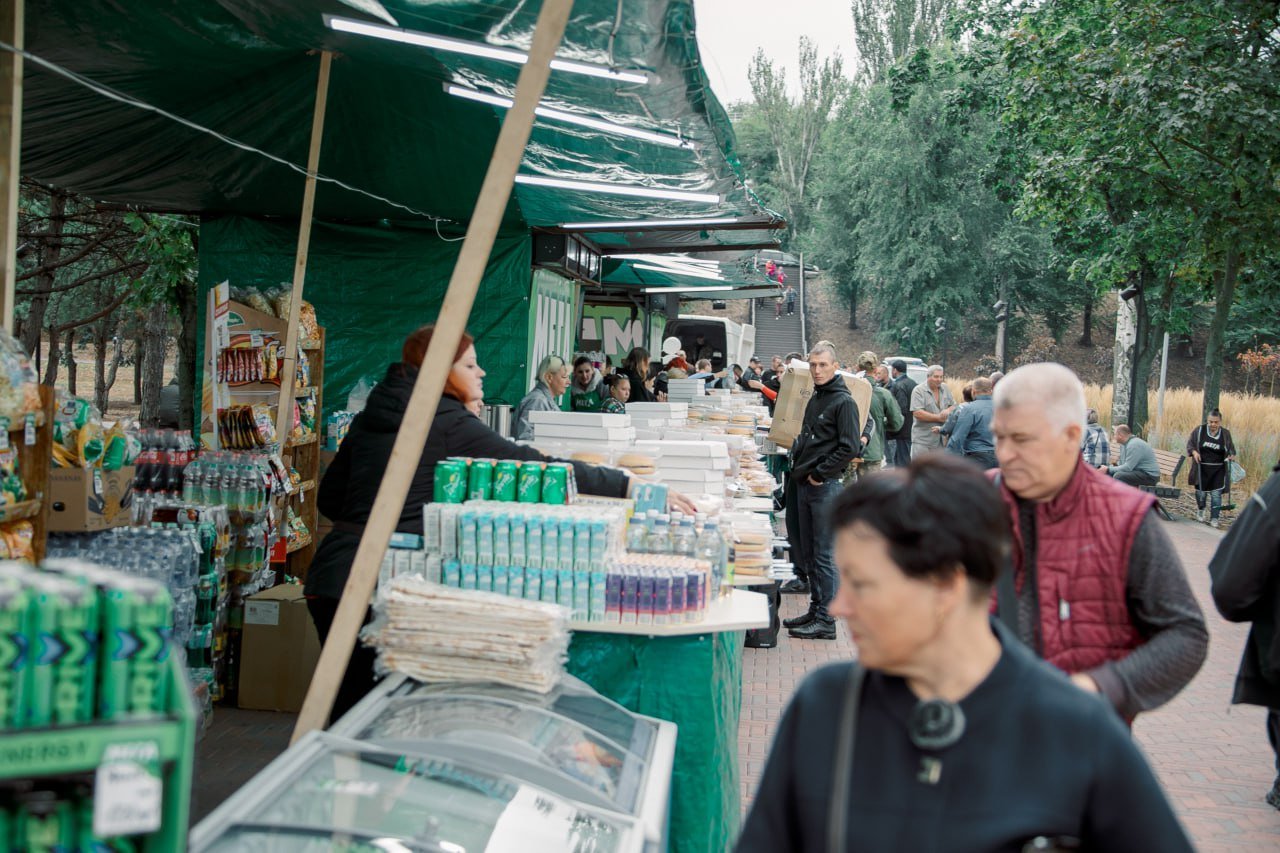 В лаптях та хутрі. Як пройшов День окупованого Маріуполя, - ВІДЕО, ФОТО