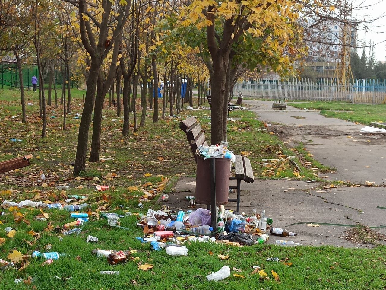 Як окупанти перетворюють Маріуполь на смітник, - ФОТО