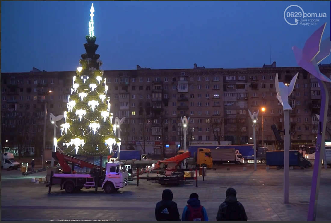 Сьогодні в Маріуполі відкриють головну ялинку. Попередня - зникла, - ФОТО