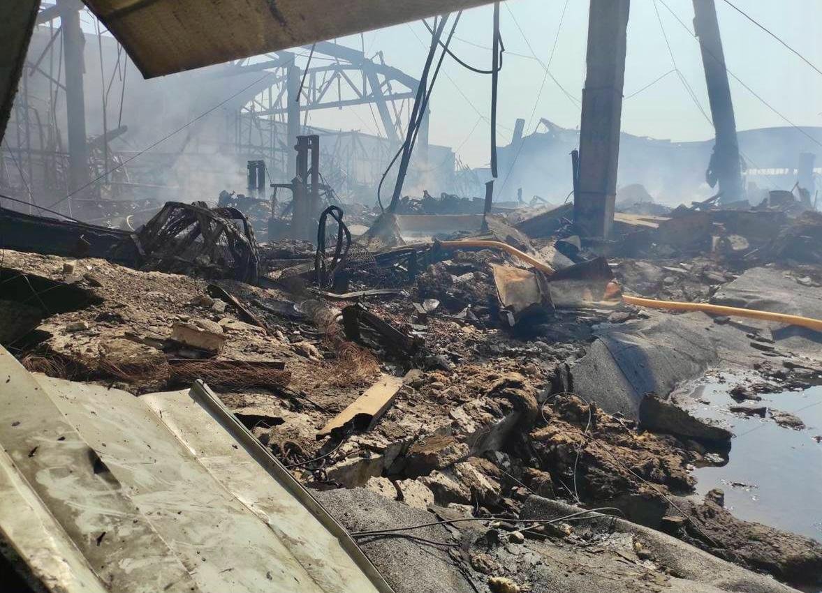 Російський удар знищив майже 14 тисяч гуманітарних наборів для маріупольців, - ФОТО