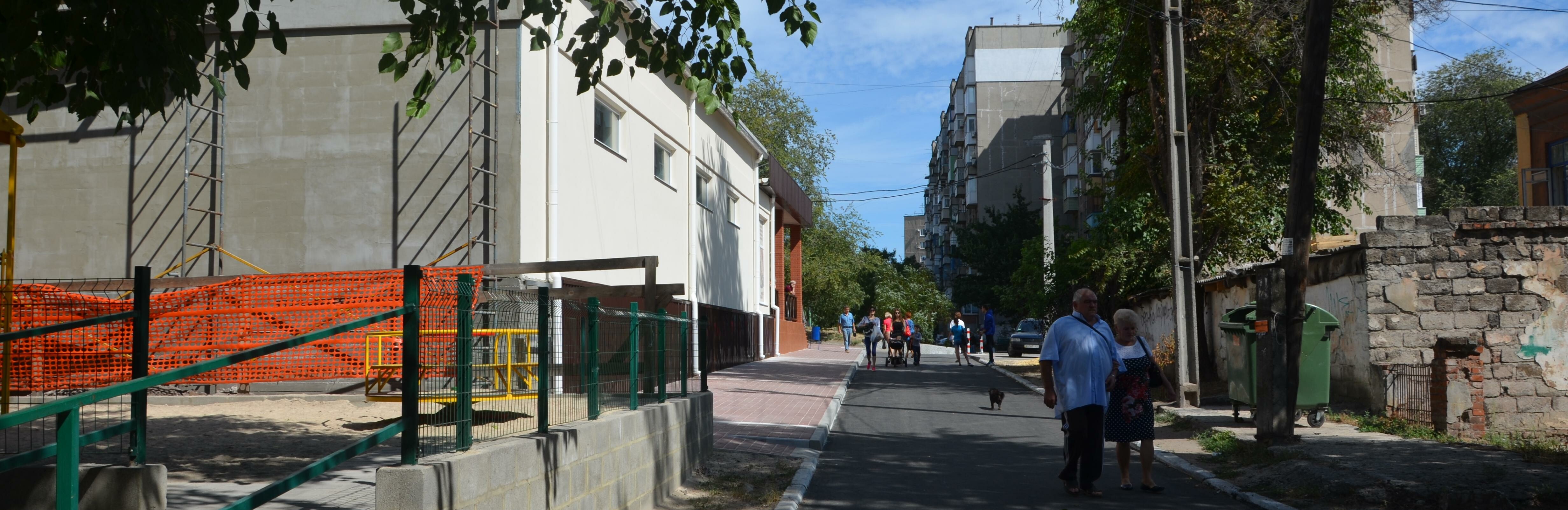 Как мариупольский депутат горсовета превратил двор в супермаркет  (ФОТО+ВИДЕО) - Новини 8 вересня 2017 р. - 0629.com.ua