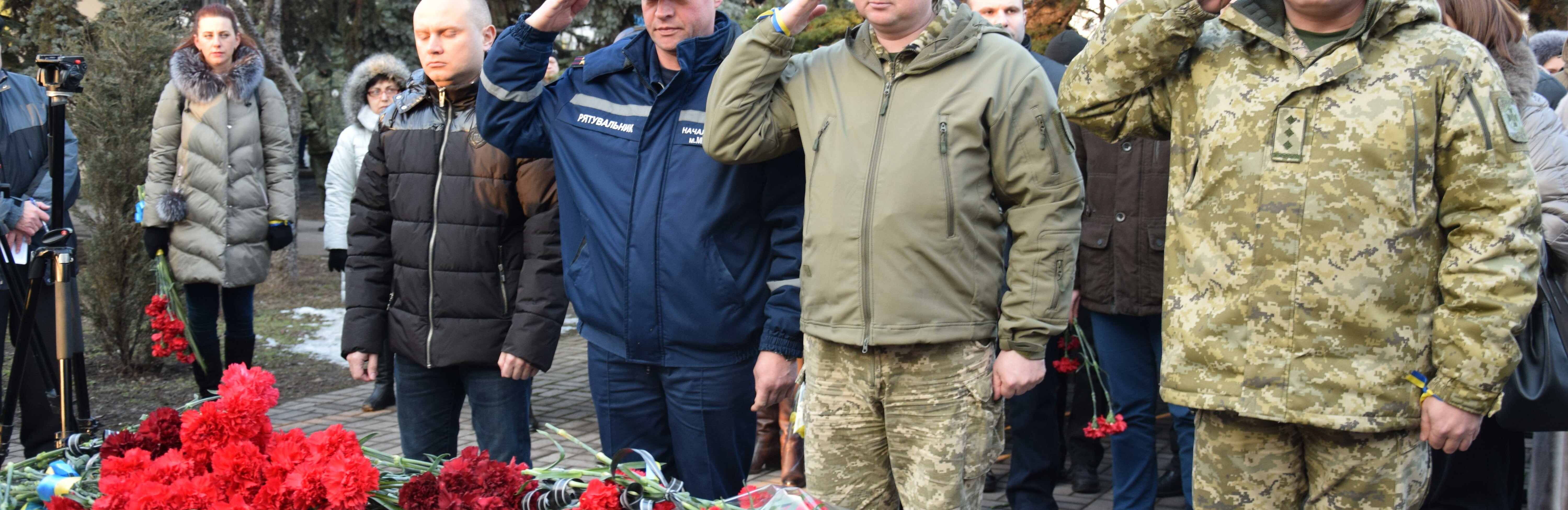 В Мариуполе почтили память Небесной сотни (ФОТОРЕПОРТАЖ) В Мариуполе почтили память Небесной сотни (ФОТОРЕПОРТАЖ)
