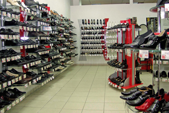 Правильная выкладка обуви в магазине