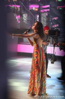 Диана Мирзоева исполняет песню «Не отпускай» из репертуара группы Тирамису