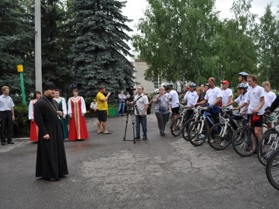 923240_4896831065431_2085256861_n