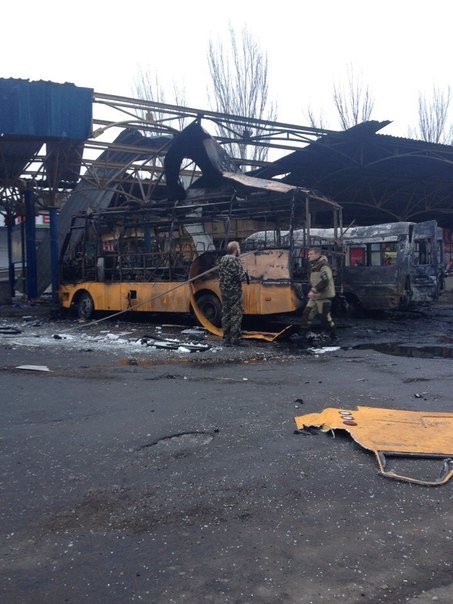 В Донецке обстреляна автостанция «Центр» и проходная ДМЗ - есть раненые и погибшие (ФОТО, ВИДЕО) (фото) - фото 1