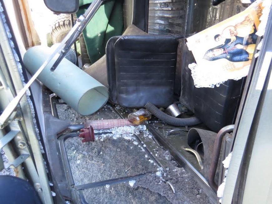 В Мариуполе военный, попавший в аварию на УАЗе, пустился в бега (фото) - фото 1