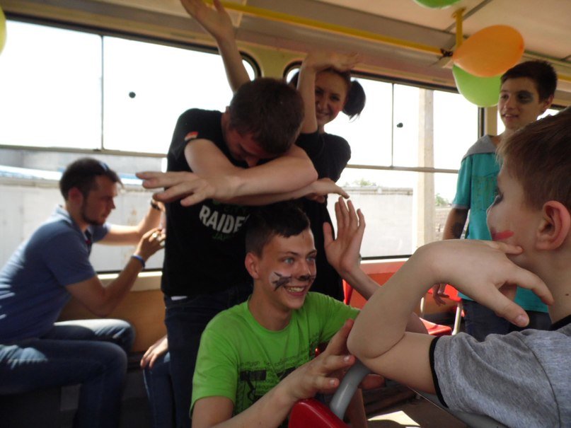 Мариупольских детей возил «Трамвай сказок» (ФОТО) (фото) - фото 1