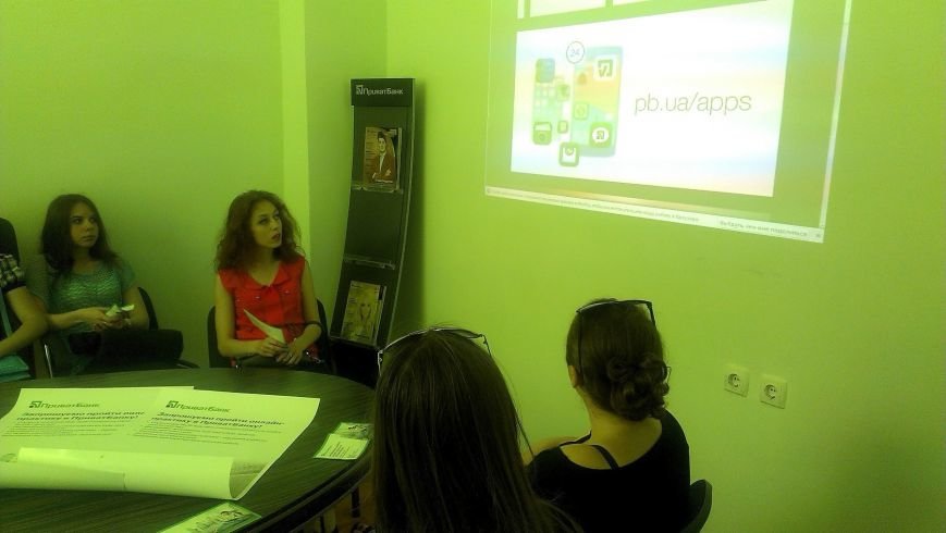 Студенты Мариупольского электромеханического техникума проходят онлайн-практику в ПриватБанке (фото) - фото 2