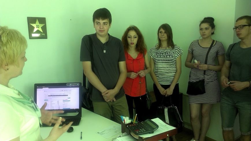 Студенты Мариупольского электромеханического техникума проходят онлайн-практику в ПриватБанке (фото) - фото 4