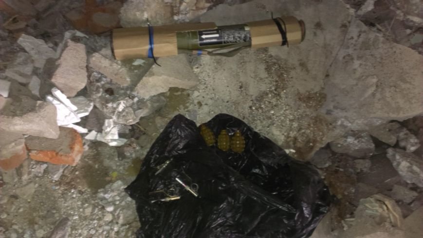 В Мариуполе обнаружен тайник с боеприпасами (ФОТО) (фото) - фото 1