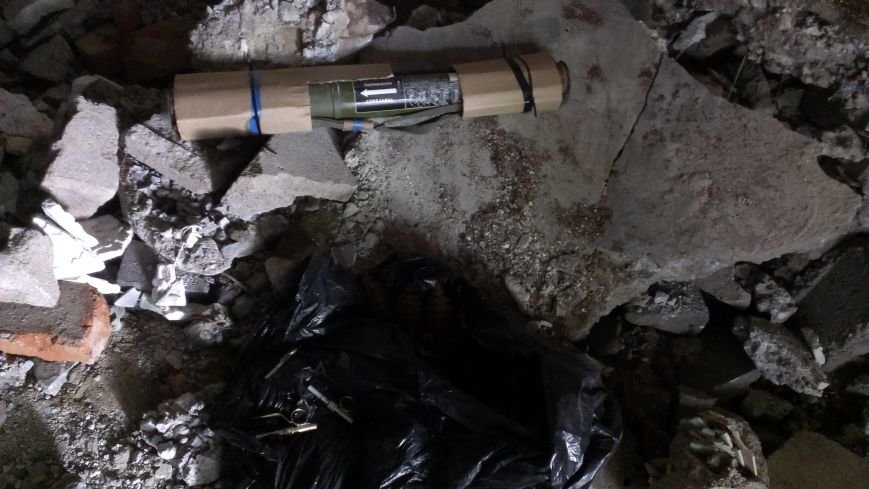 В Мариуполе обнаружен тайник с боеприпасами (ФОТО) (фото) - фото 1