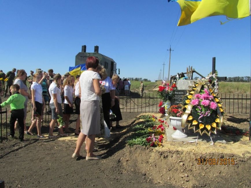 Под Мариуполем почтили память военнослужащих, погибших год назад в результате нападения диверсантов «ДНР» (ФОТО) (фото) - фото 1