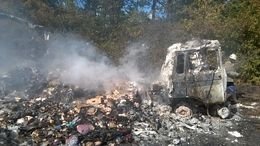 Под Мариуполем сгорел грузовой автомобиль (фото) - фото 1