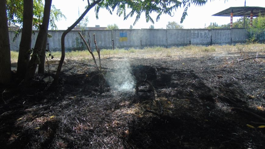 Пожар у базы Нацгвардии в Мариуполе встревожил  местных жителей (ФОТОФАКТ) (фото) - фото 2