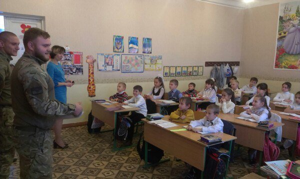 Представители «Азова» посетили учащихся Мариуполя (ФОТО) (фото) - фото 1