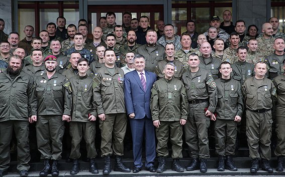70 бойцов получили награды за оборону Мариуполя (ФОТО) (фото) - фото 1