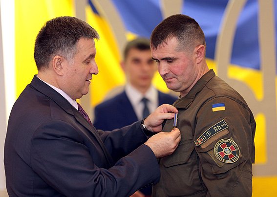 70 бойцов получили награды за оборону Мариуполя (ФОТО) (фото) - фото 1