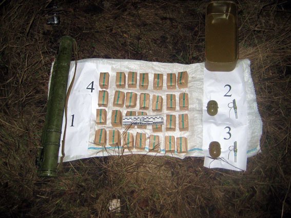 Вблизи Мариуполя обнаружен тайник с боеприпасами (ФОТО) (фото) - фото 1