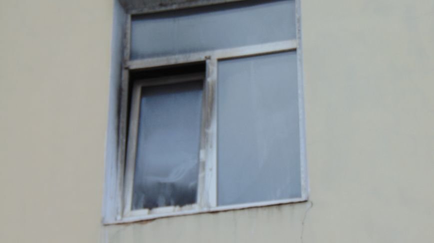 Пожар  в центре Мариуполя остановил работу магазина (ФОТОФАКТ) (фото) - фото 1