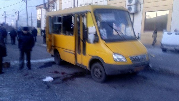 В оккупированной Макеевке в маршрутку бросили гранату, есть погибшие (ФОТО) (фото) - фото 1