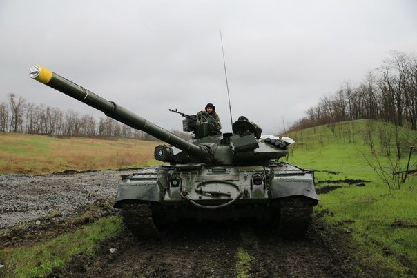 Мариуполь защищали танки из Харькова (фото) - фото 1