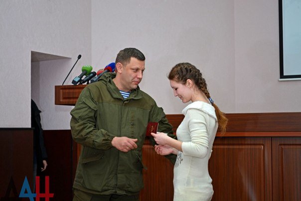 Псевдо-республика начала выдавать 