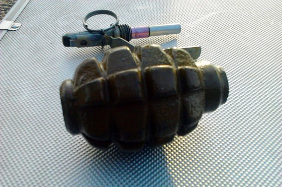На мариупольском Ж/Д задержан военный с гранатой (ФОТО) (фото) - фото 1